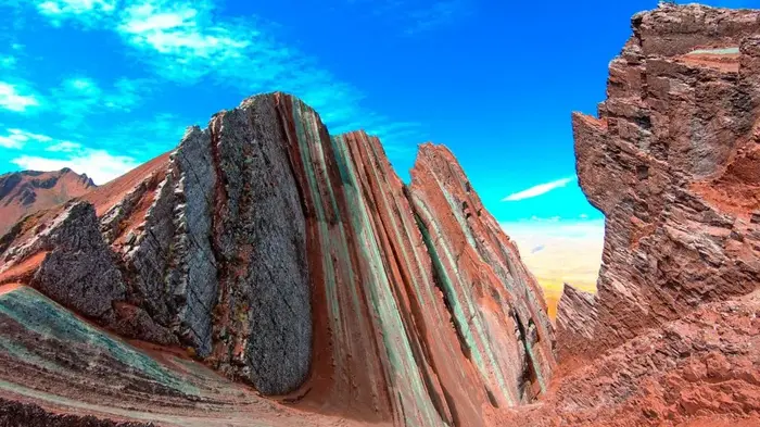 Las crestas y los colores de la montaña Pallay Punchu